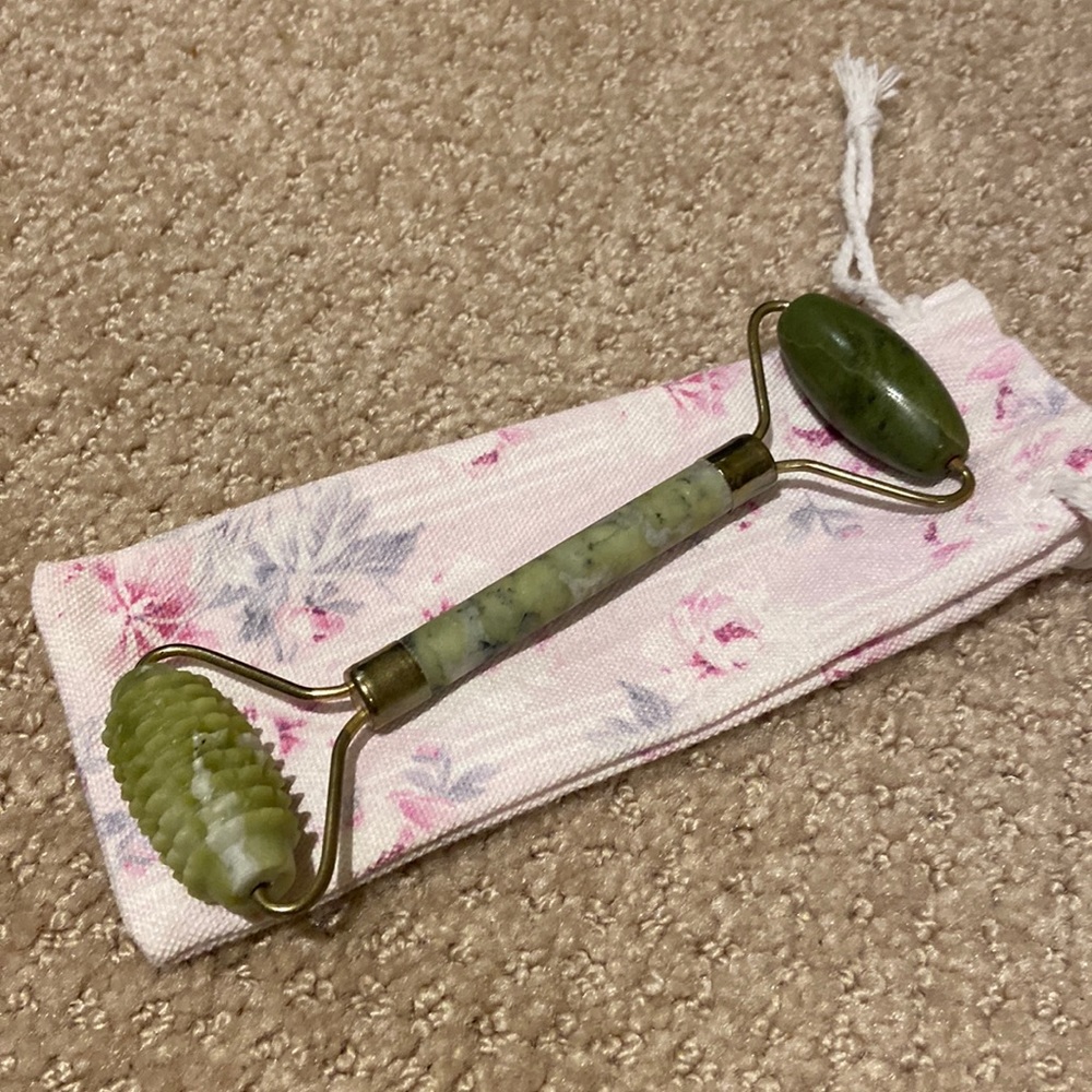 Jade Roller with Pouch